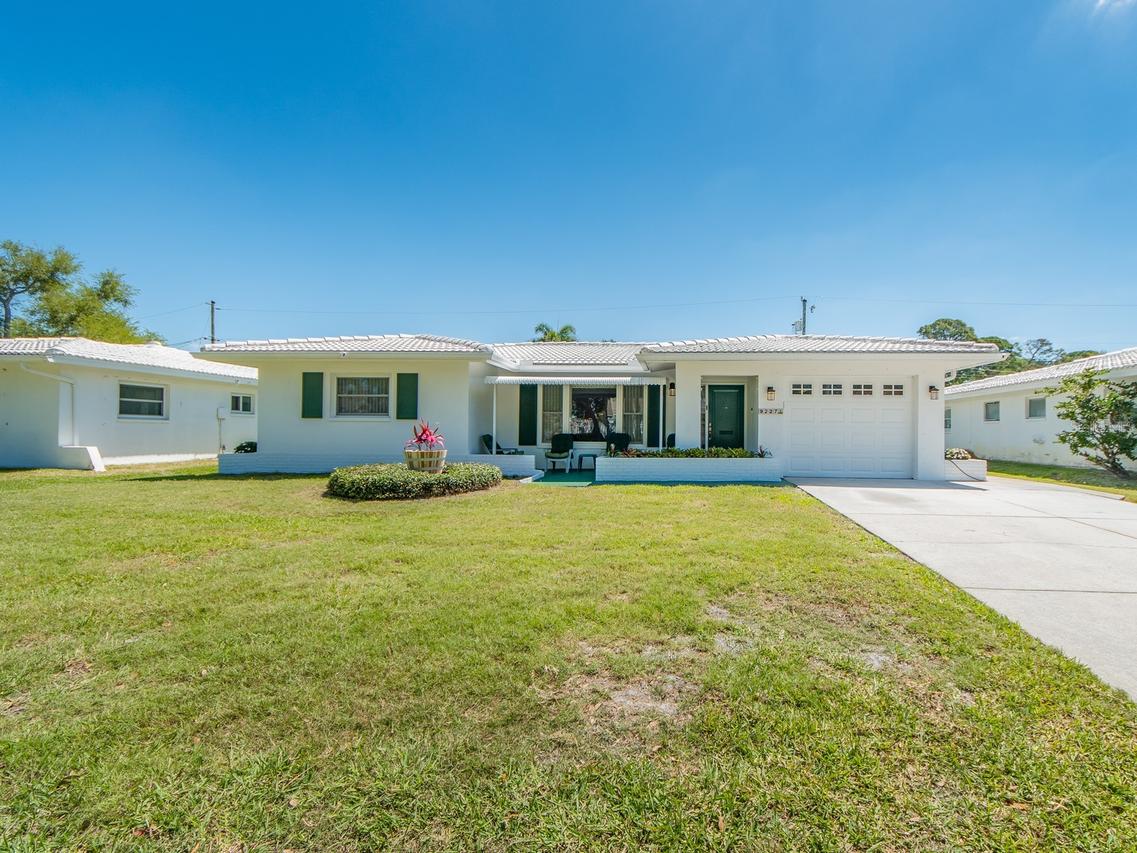 9227 143rd St., Seminole, FL 33776
