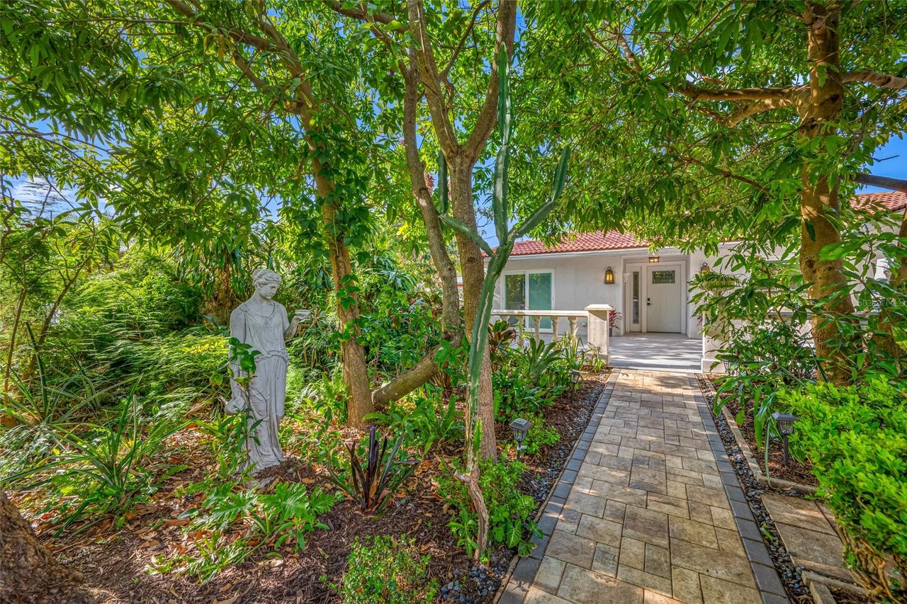 1764 Linwood Cir., Clearwater, FL 33755