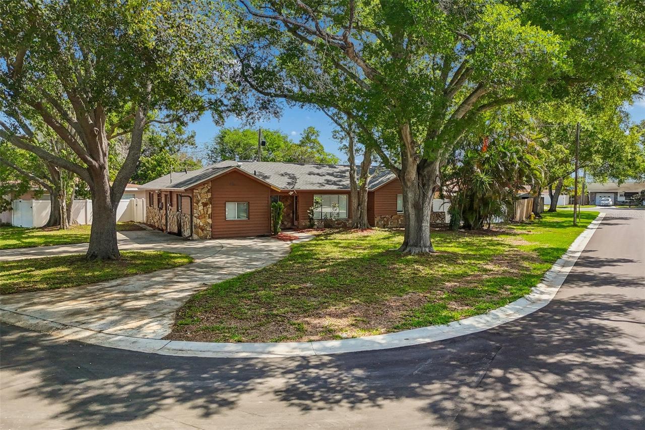 1716 Madrid Dr., Largo, FL 33778