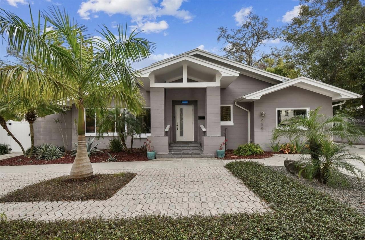 956 42nd Ave., St Petersburg, FL 33703