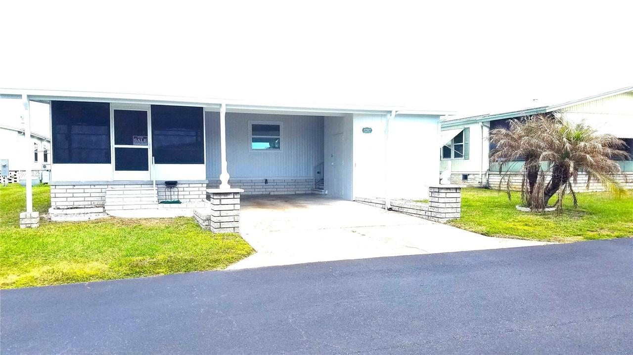 37537 Pinata Ave., Zephyrhills, FL 33541