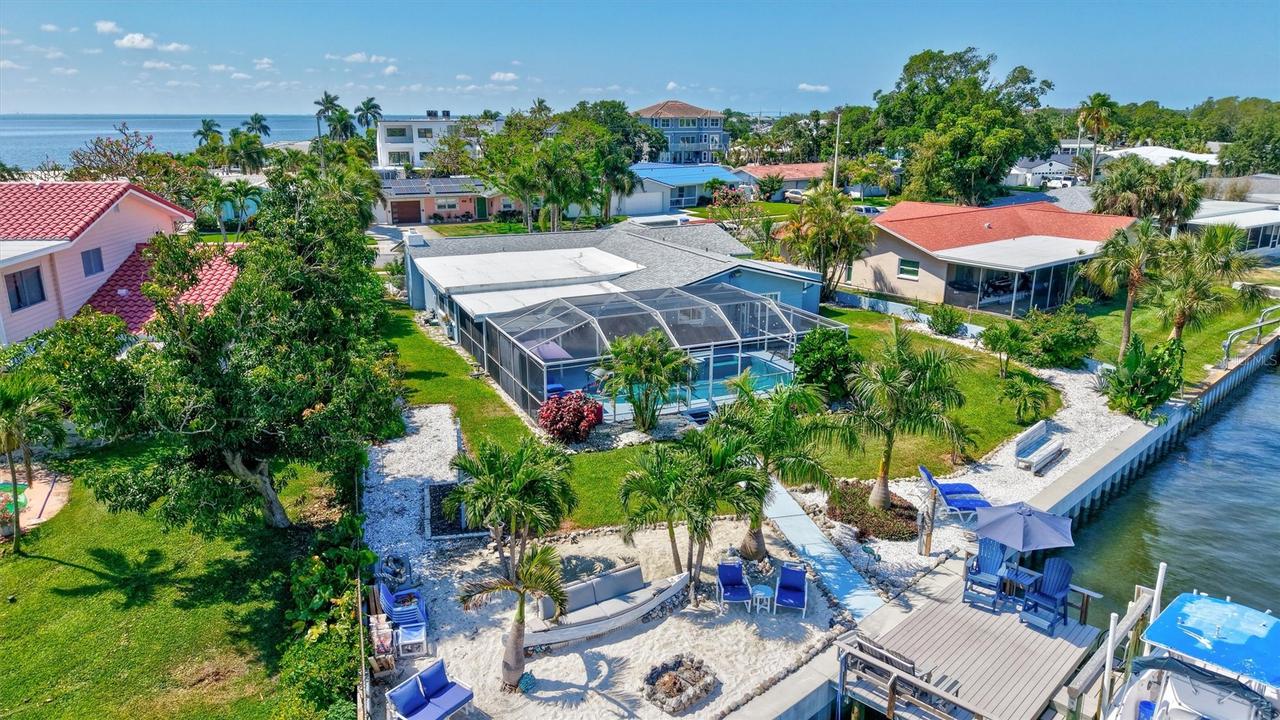 563 Lewis Blvd., St Petersburg, FL 33705