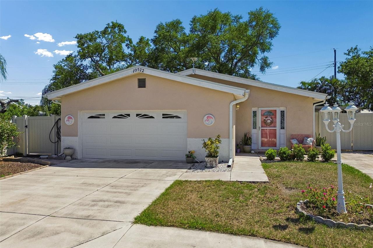 10572 Blossom Lake Dr., Seminole, FL 33772
