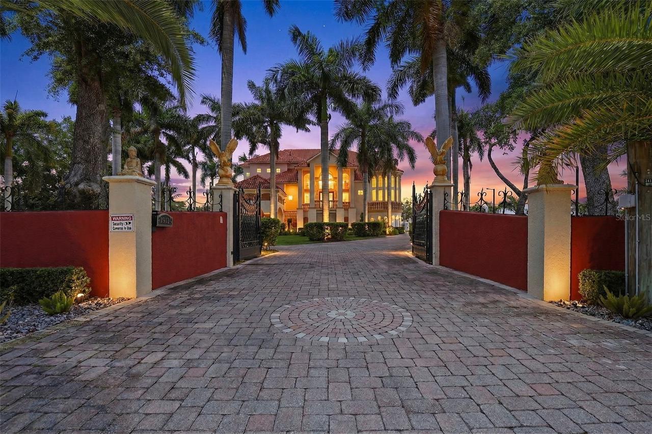 4908 Troydale Rd., Tampa, FL 33615