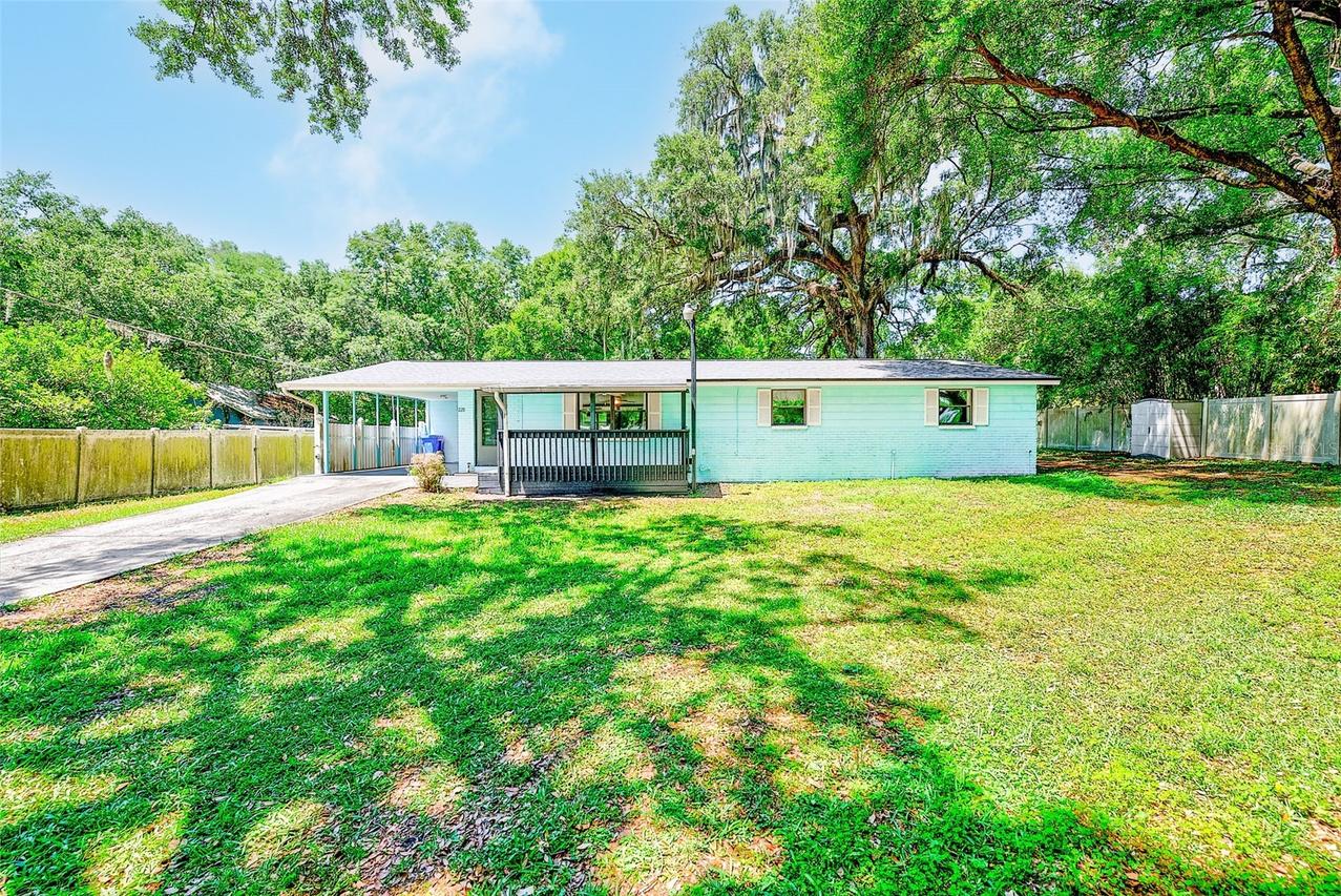 228 Skywood Dr., Valrico, FL 33594