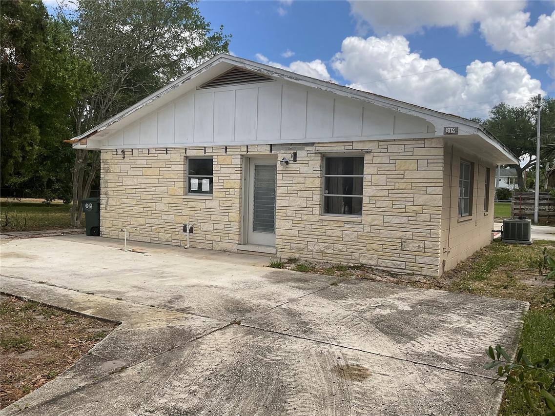 219 27th St., Bradenton, FL 34205