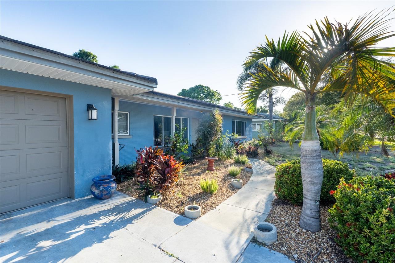 33 Southwind Dr., Belleair Bluffs, FL 33770