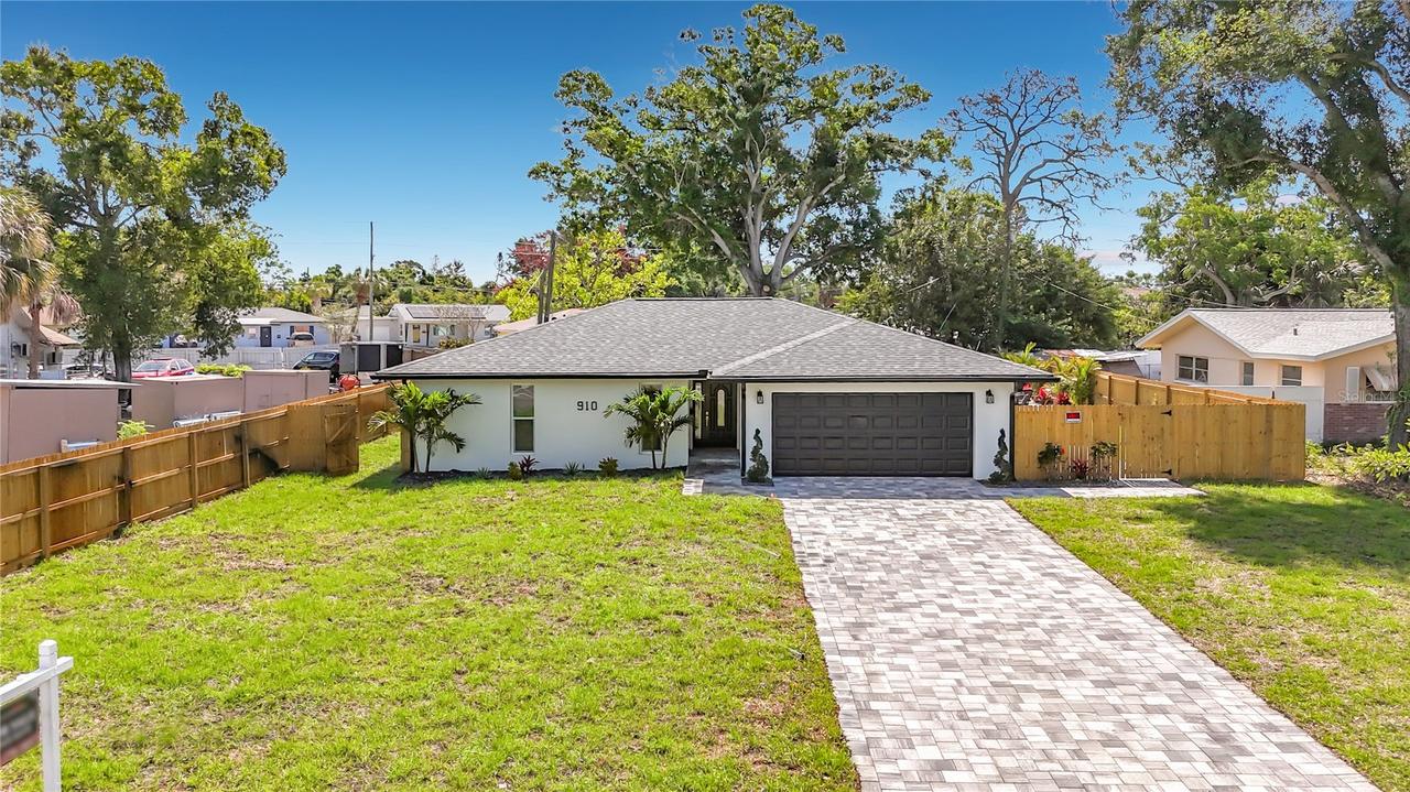 910 Alcazar Way, St Petersburg, FL 33705