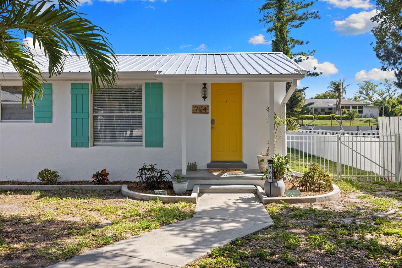 704 69th Ave., Bradenton, FL 34207