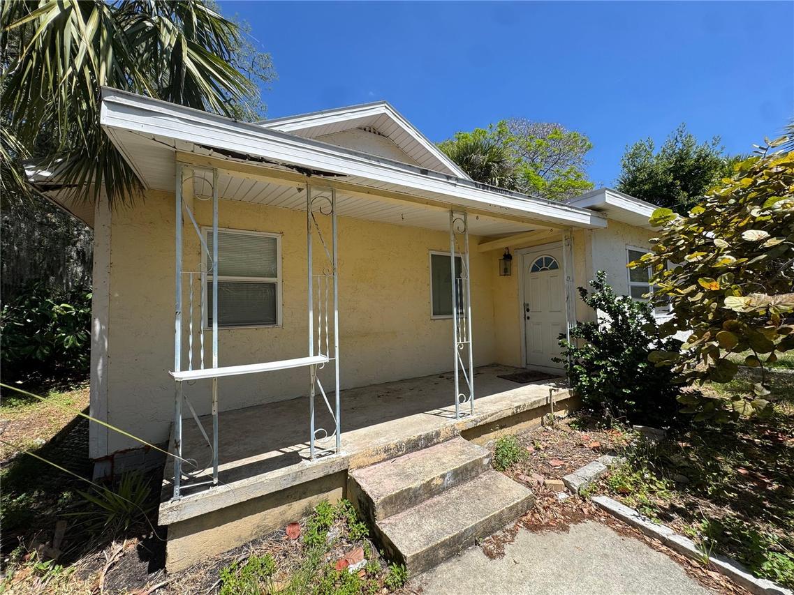 72 Ada St., Tarpon Springs, FL 34689