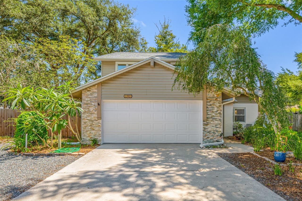 23907 Lake Bark Ct., Lutz, FL 33559