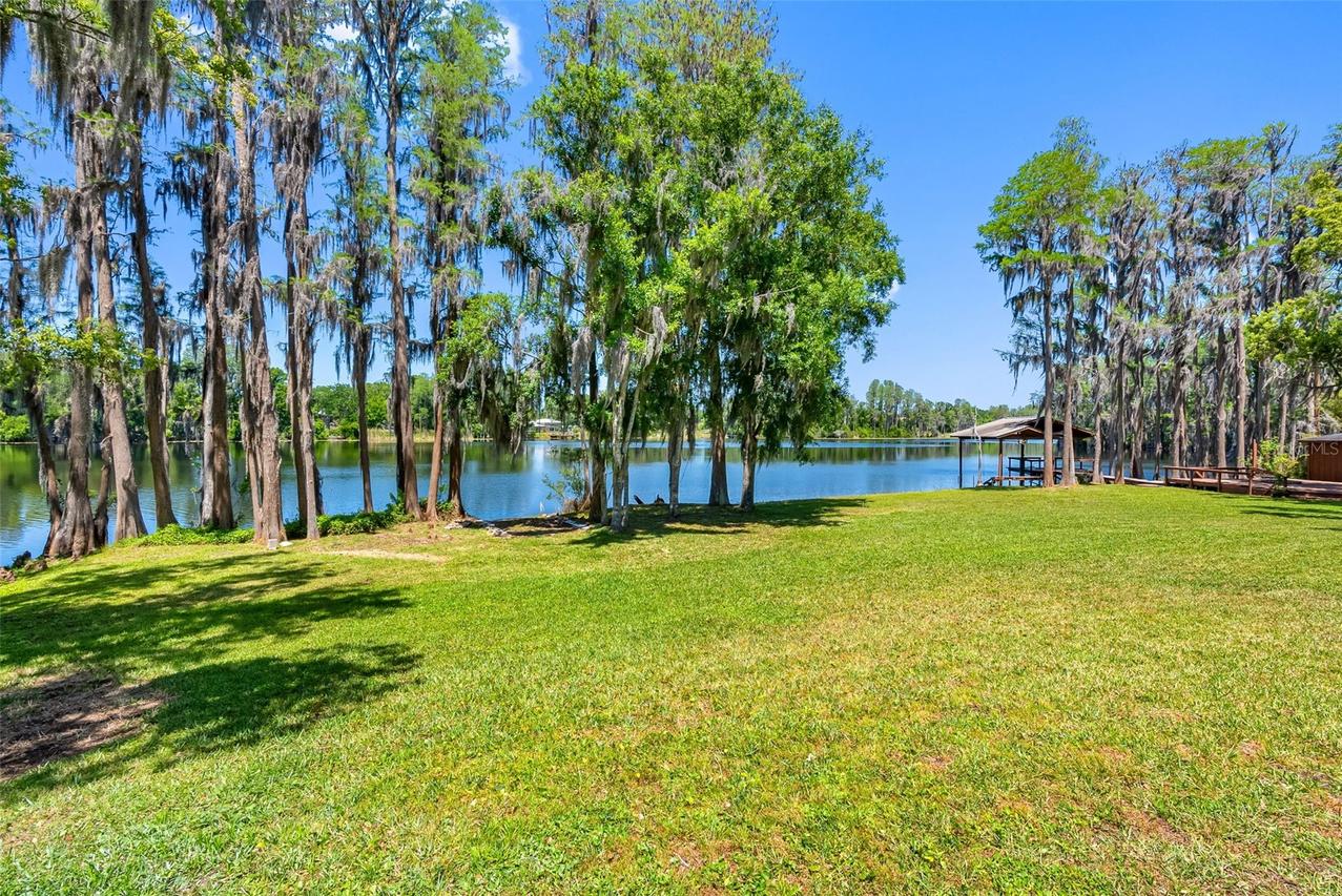 304 Lake Kell Ct., Lutz, FL 33549
