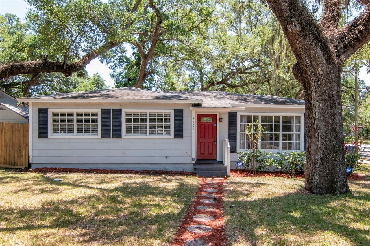 2101 E Howell St., Tampa, FL 33610
