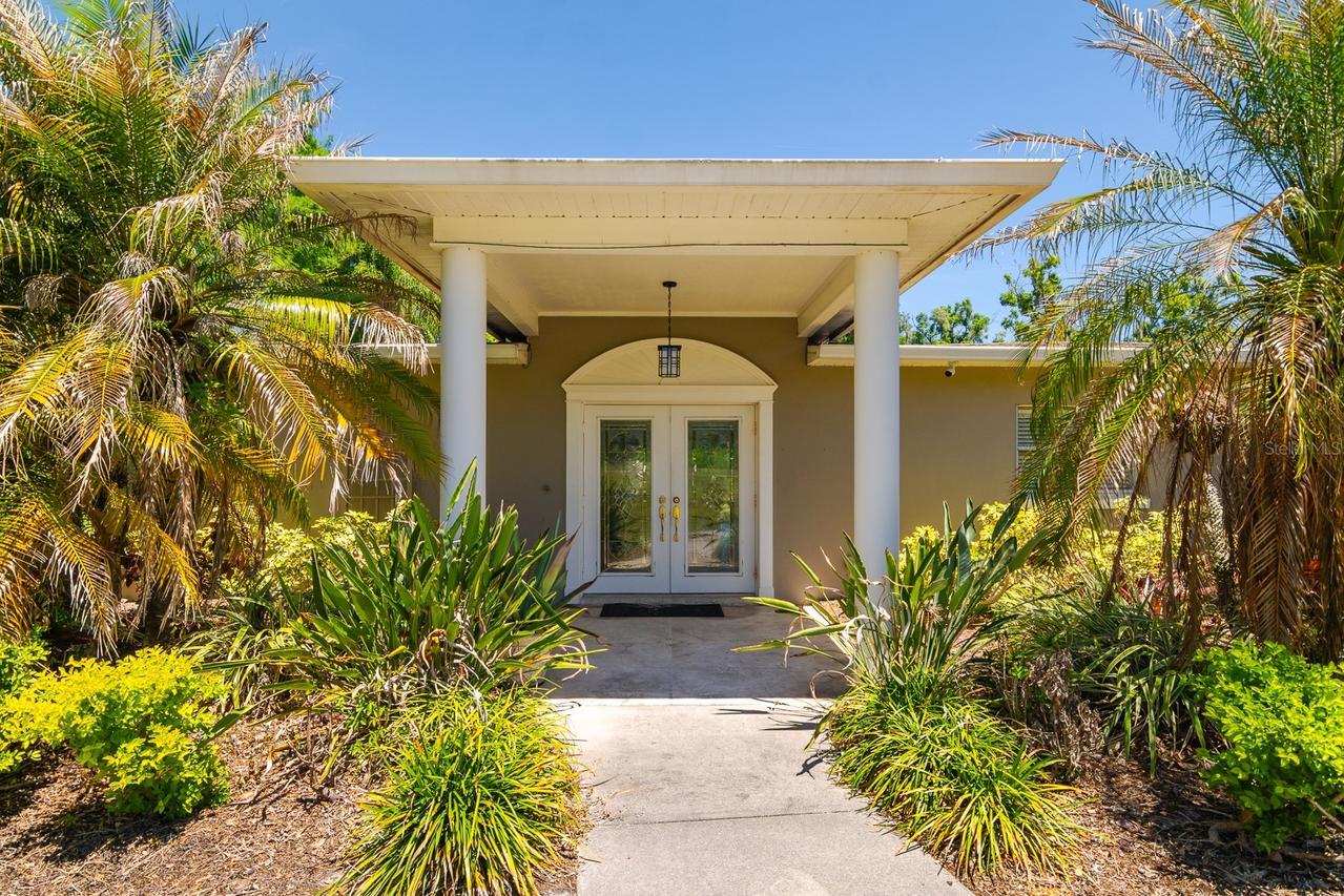 608 Vanderbaker Rd., Temple Terrace, FL 33617