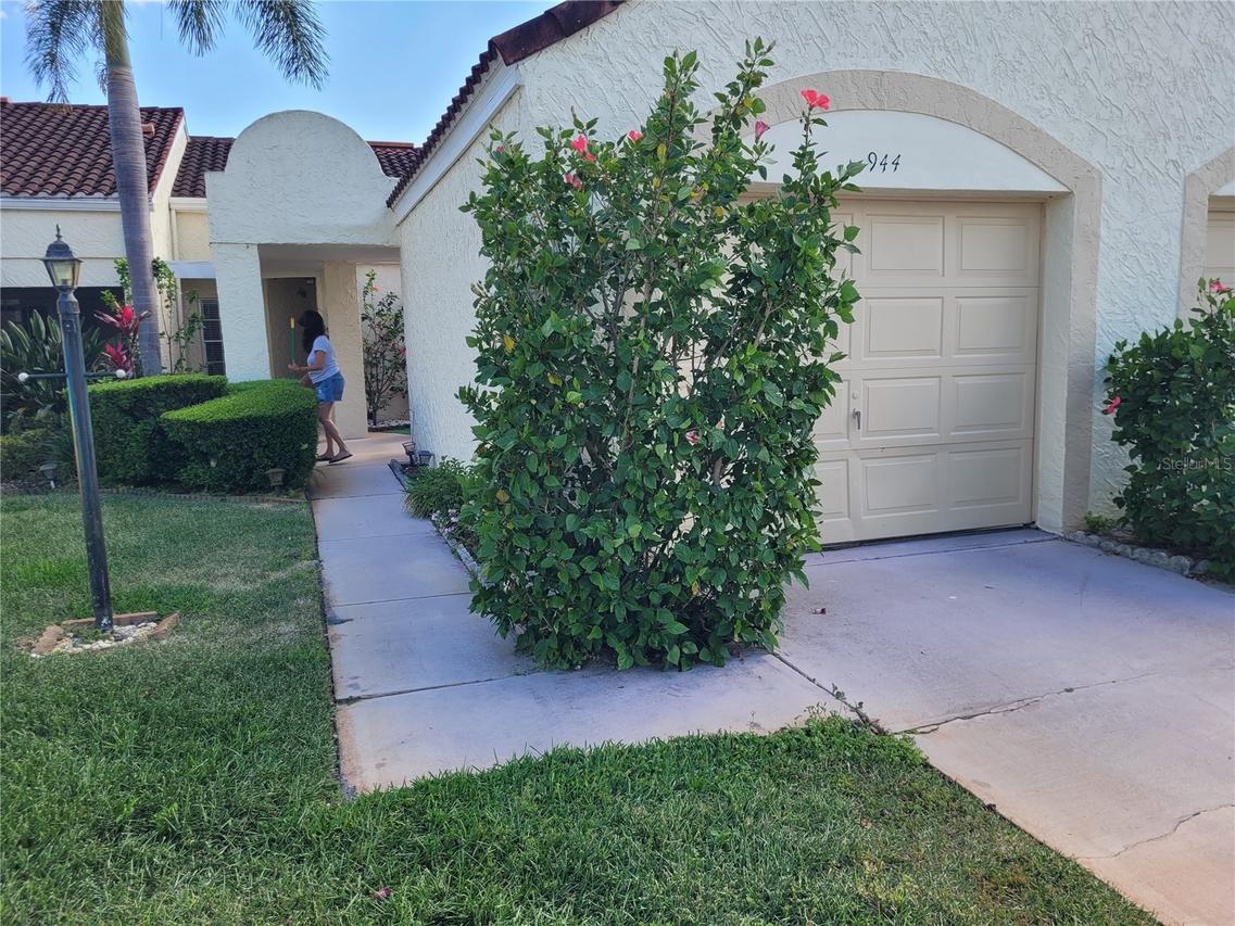944 Madrid Dr., Palm Harbor, FL 34684