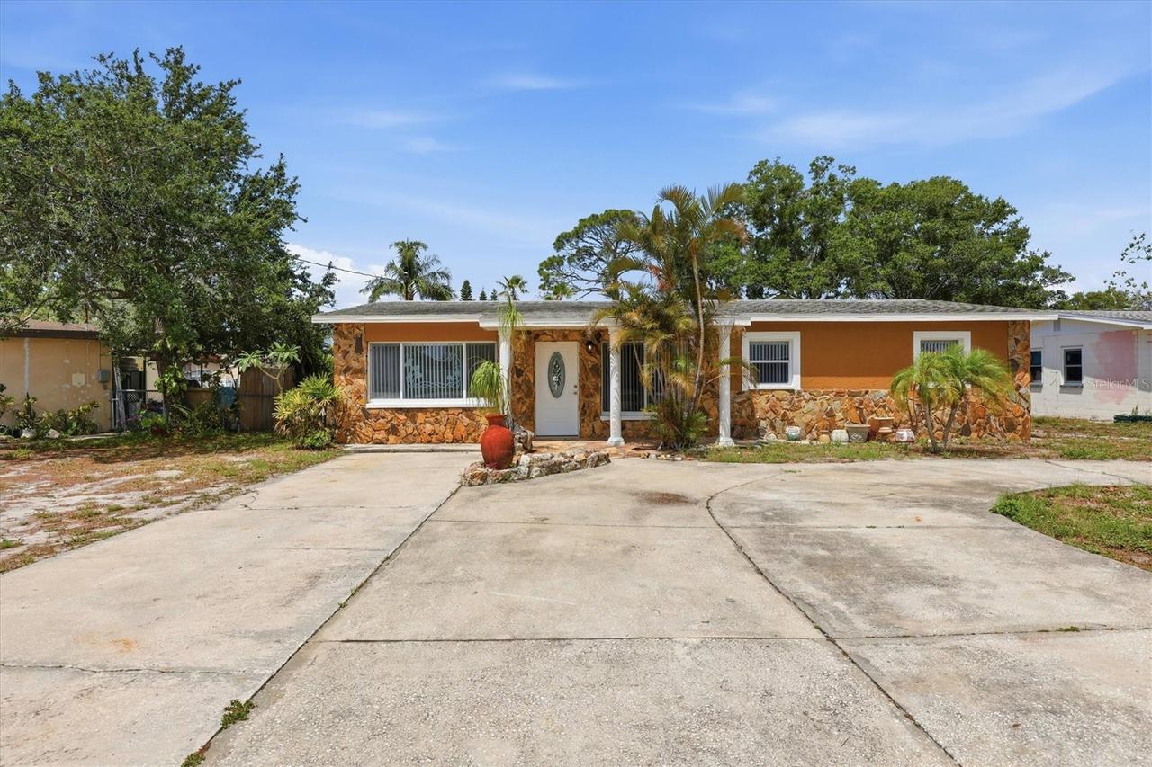 721 Bayshore Dr., Tarpon Springs, FL 34689