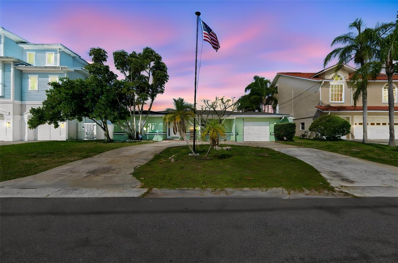 300 Driftwood Dr., Palm Harbor, FL 34683