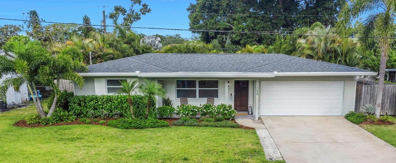 1098 Phyllis Ave., Largo, FL 33771