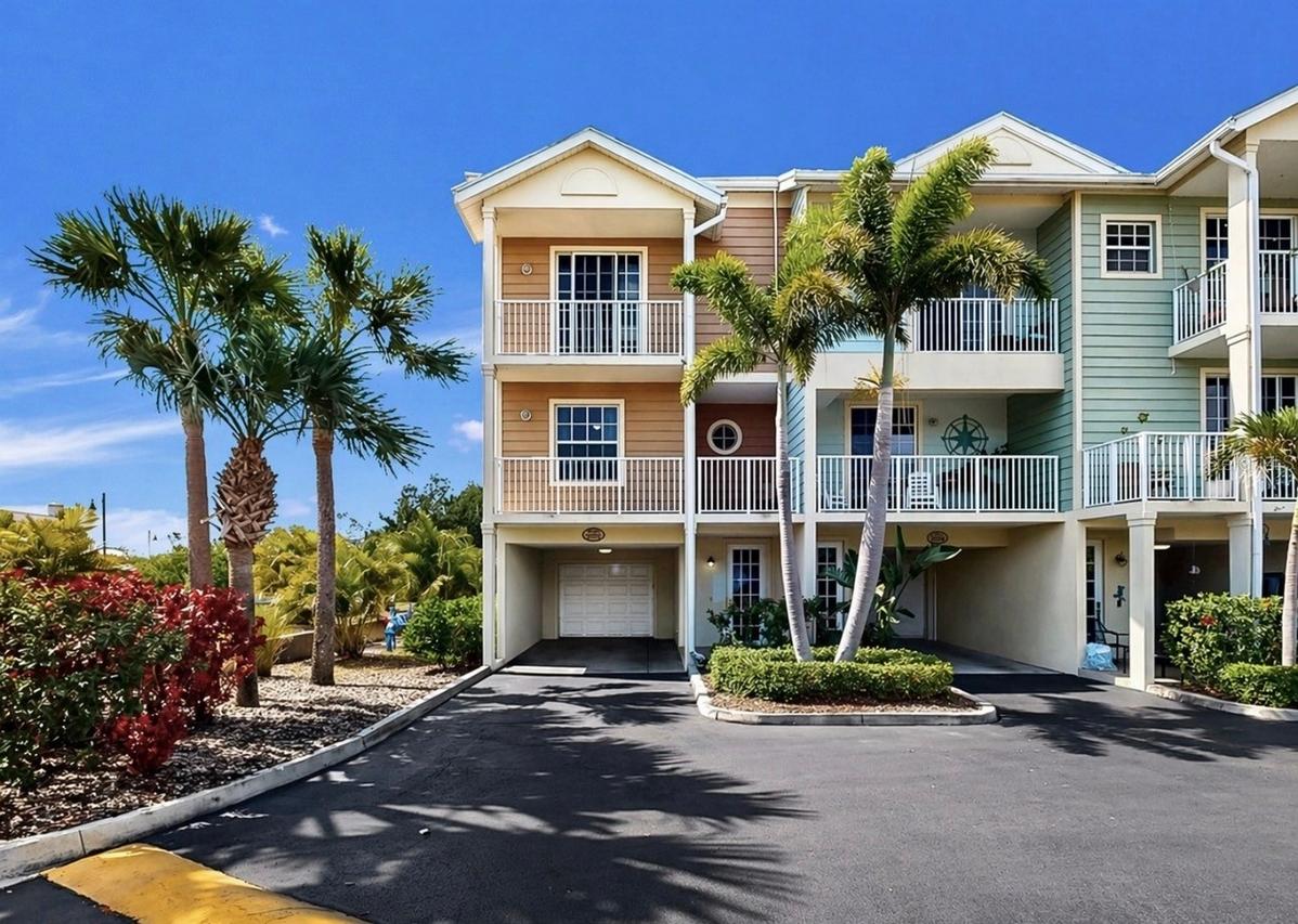 3202 Mangrove Point Dr., Ruskin, FL 33570