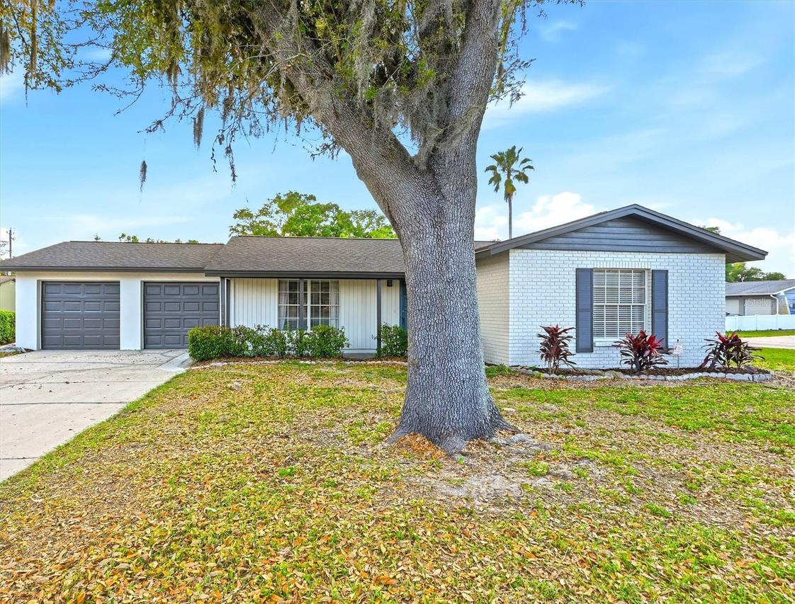 18320 Dolly Brook Ln., Lutz, FL 33549