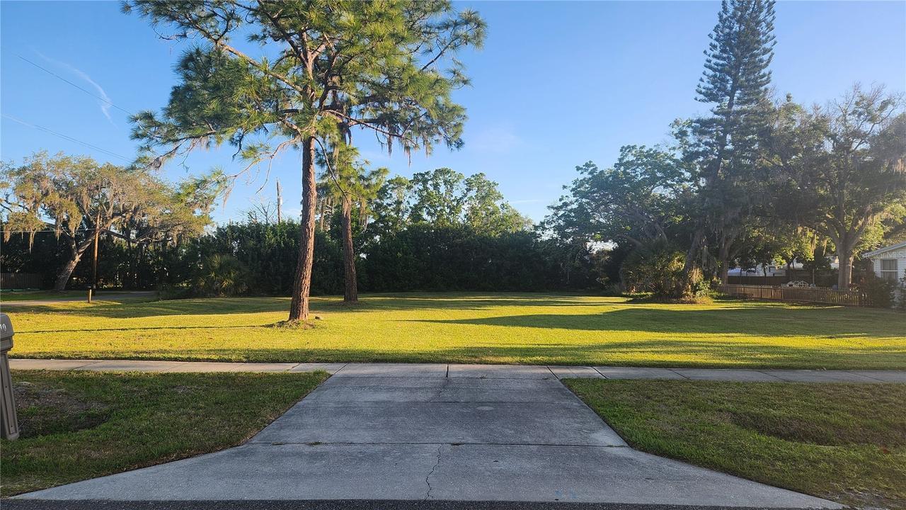4th Ave Sw, Ruskin, FL 33570