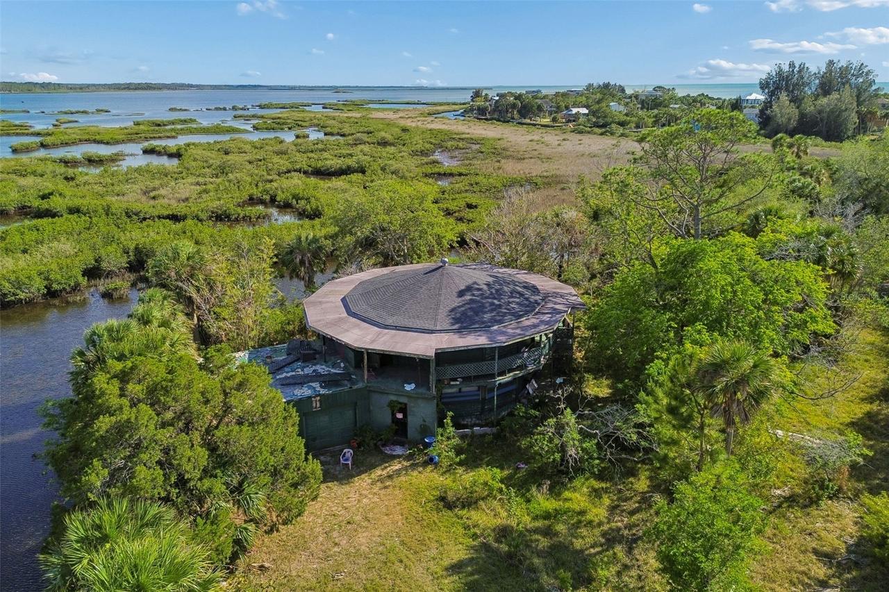 10501 Pine Island Dr., Weeki Wachee, FL 34607