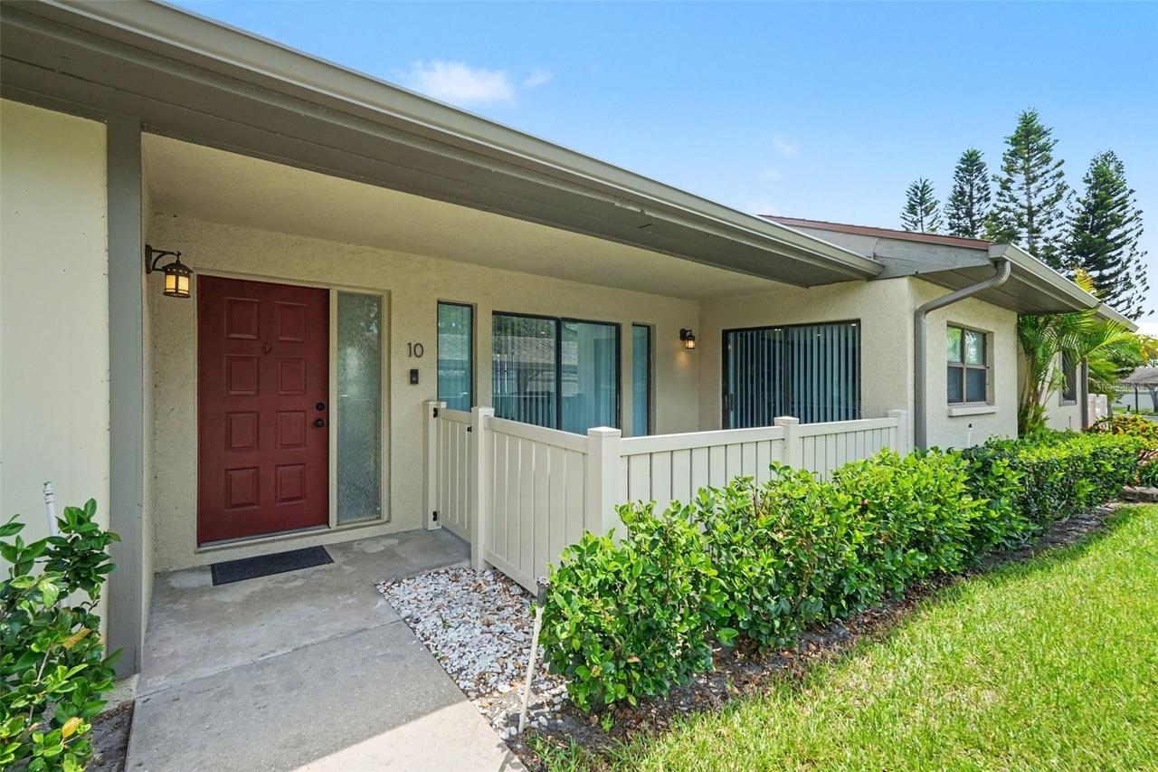 10 Lesley Ln., Oldsmar, FL 34677
