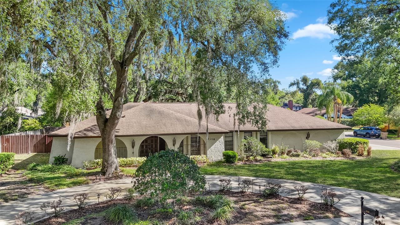 1116 N Riverhills Dr., Temple Terrace, FL 33617