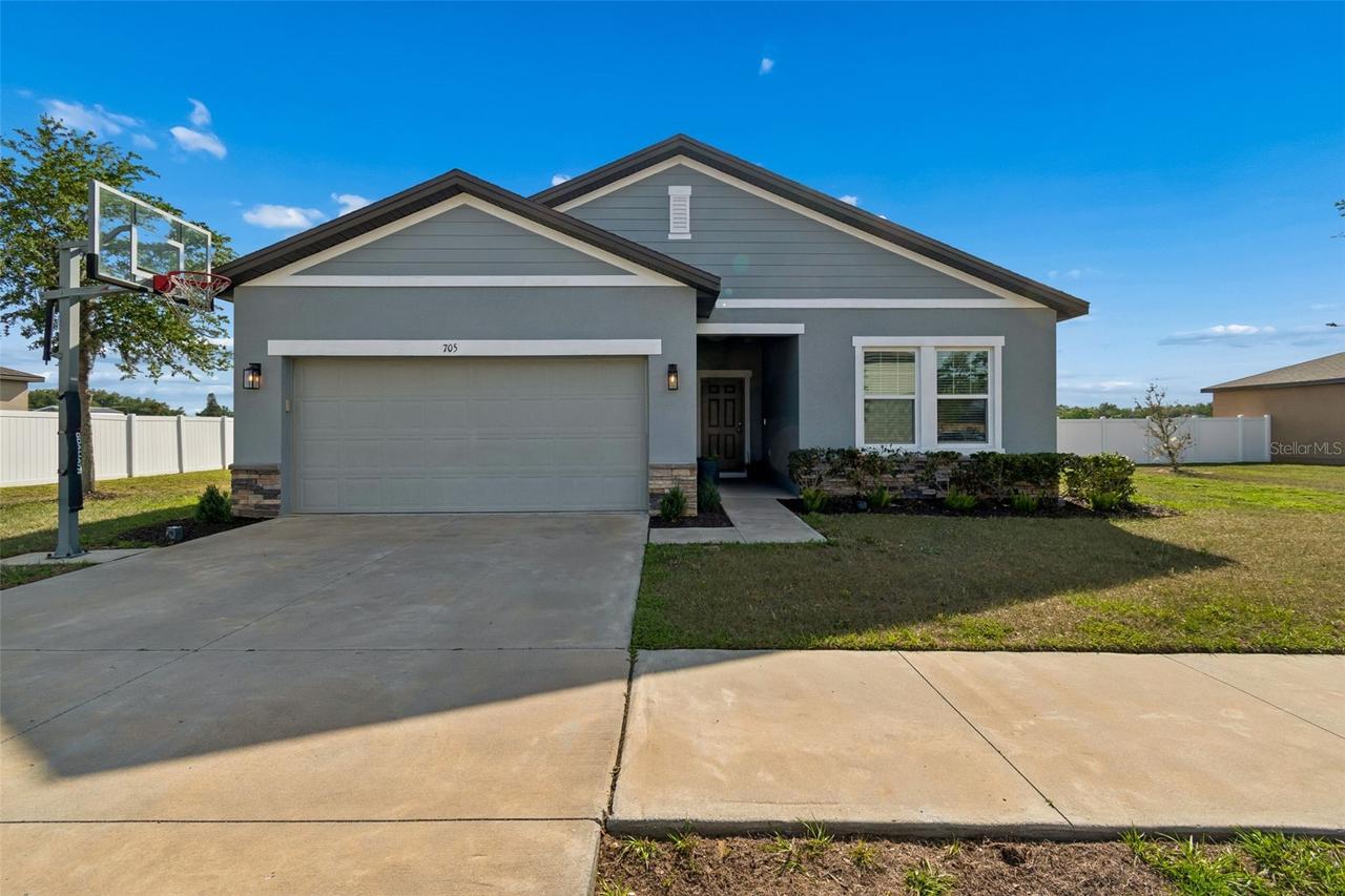 705 Garden Oaks Sq., Seffner, FL 33584