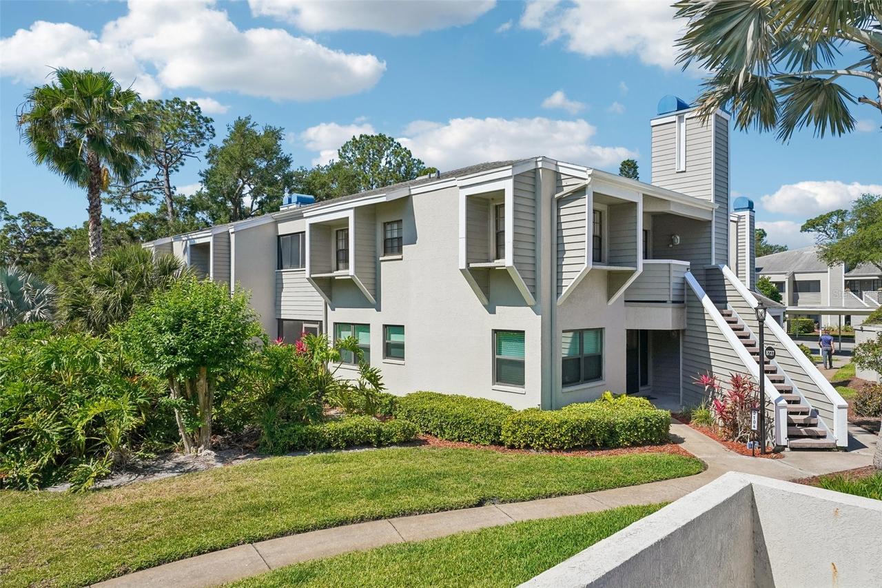 8727 Bardmoor Pl. #204, Seminole, FL 33777