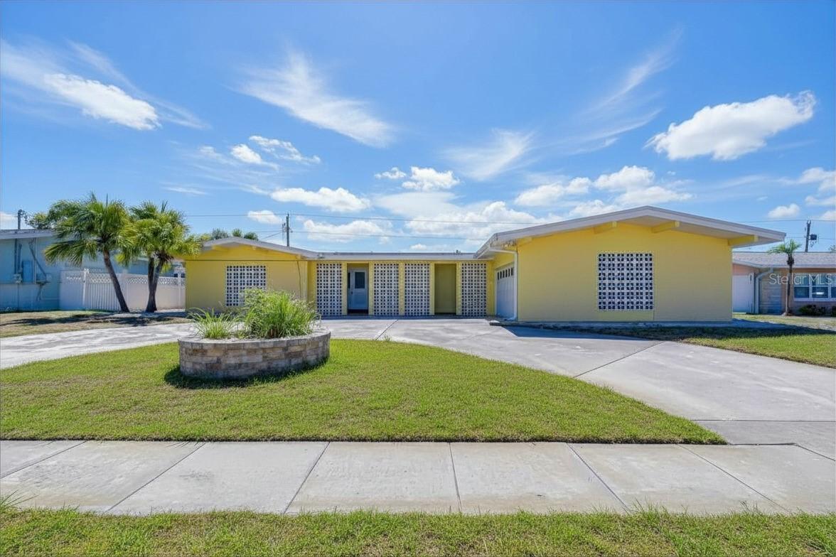 9625 Commodore Dr., Seminole, FL 33776