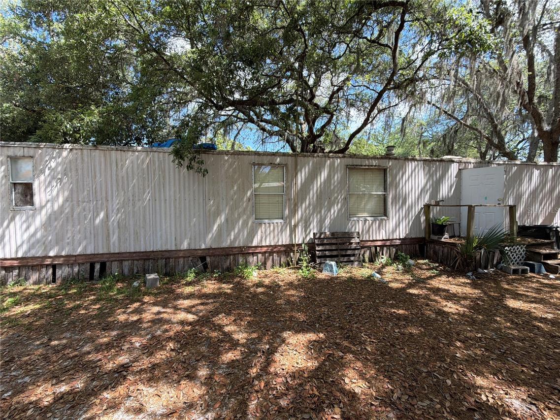 112 Ivanhoe Dr., Satsuma, FL 32189
