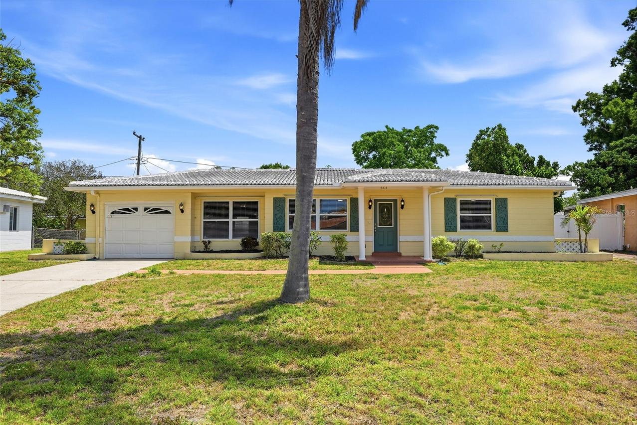 4813 Lake Charles Dr., Kenneth City, FL 33709