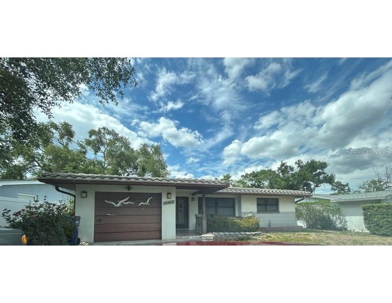 10463 Valencia Rd., Seminole, FL 33772