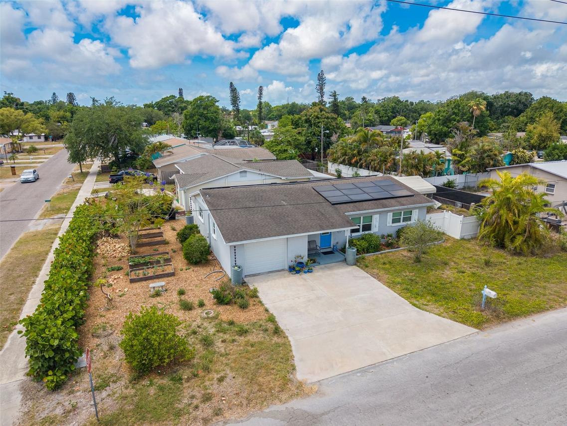 1099 52nd St., Gulfport, FL 33707