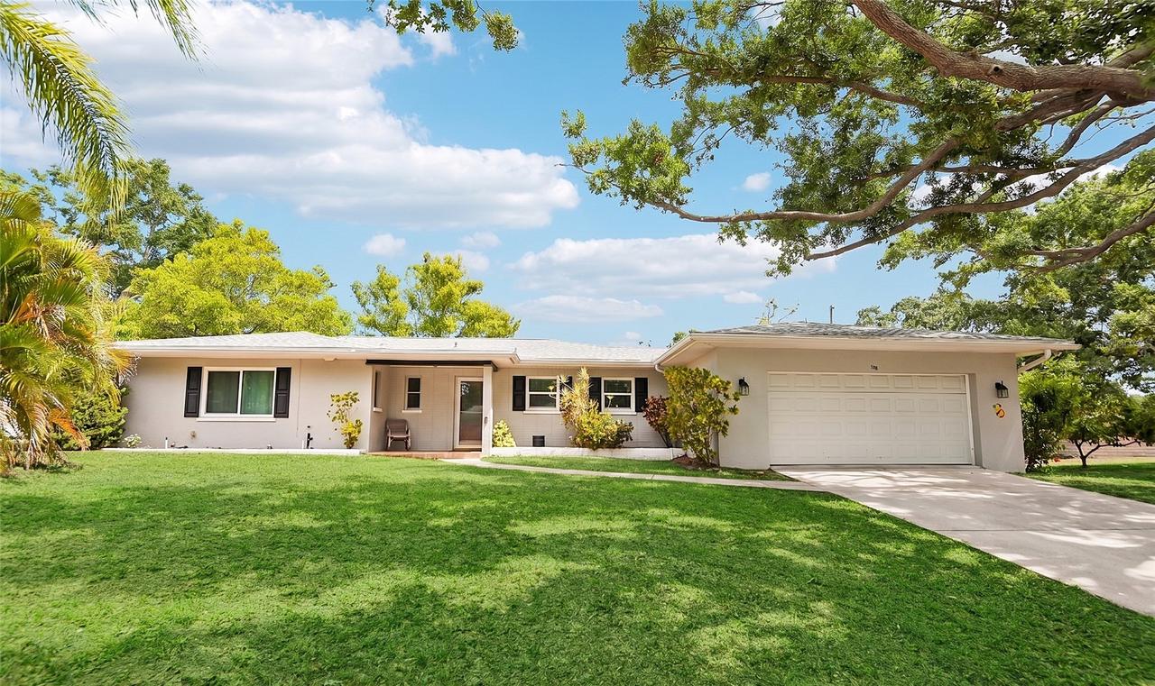 992 Hillwood Dr., Dunedin, FL 34698