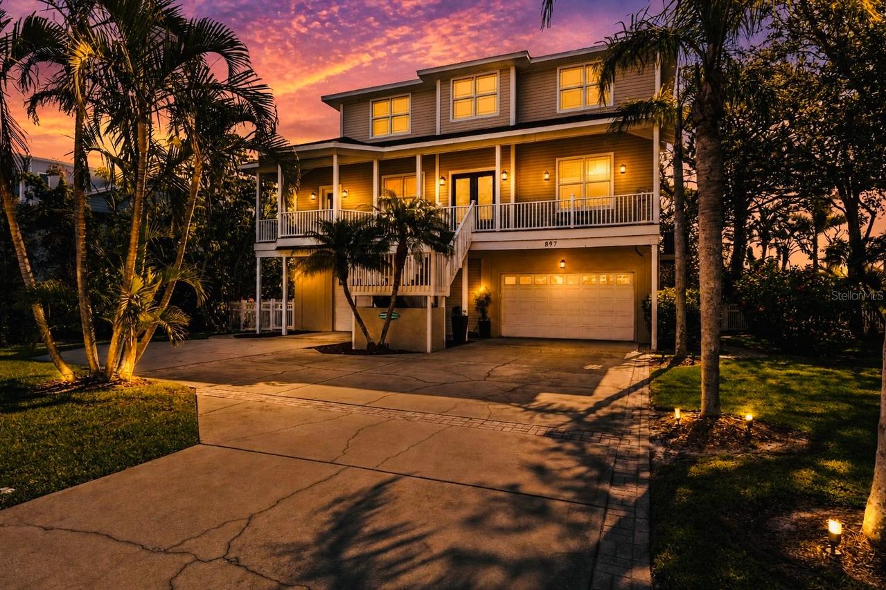 897 Point Seaside Dr., Crystal Beach, FL 34681