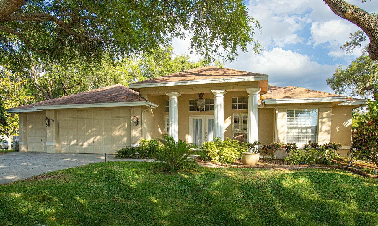 2897 Country Woods Ln., Palm Harbor, FL 34683