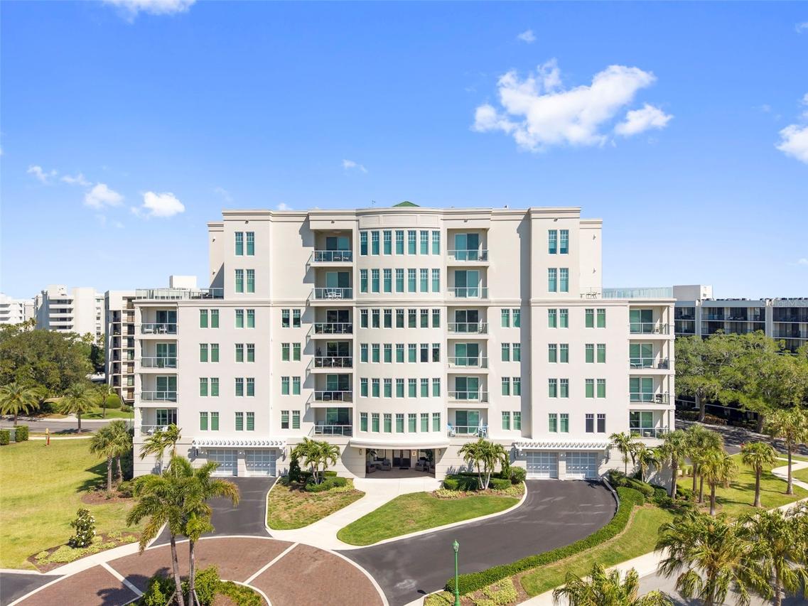 8 Palm Ter. #201, Clearwater, FL 33756
