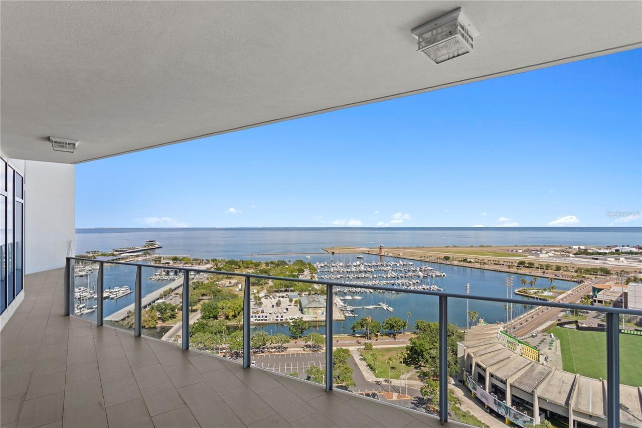 175 1st St. #2307, St Petersburg, FL 33701