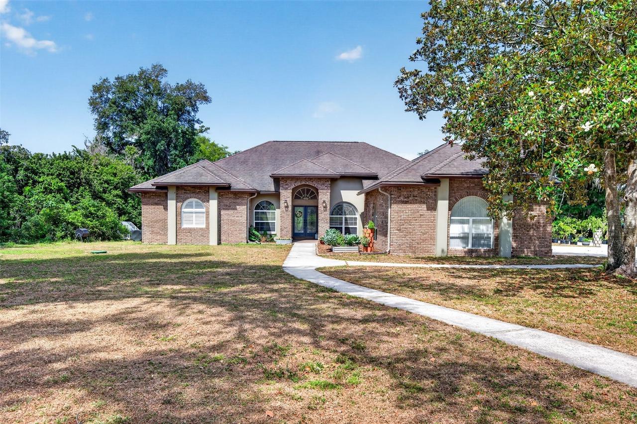 2603 Cathedral Oaks Pl., Plant City, FL 33565