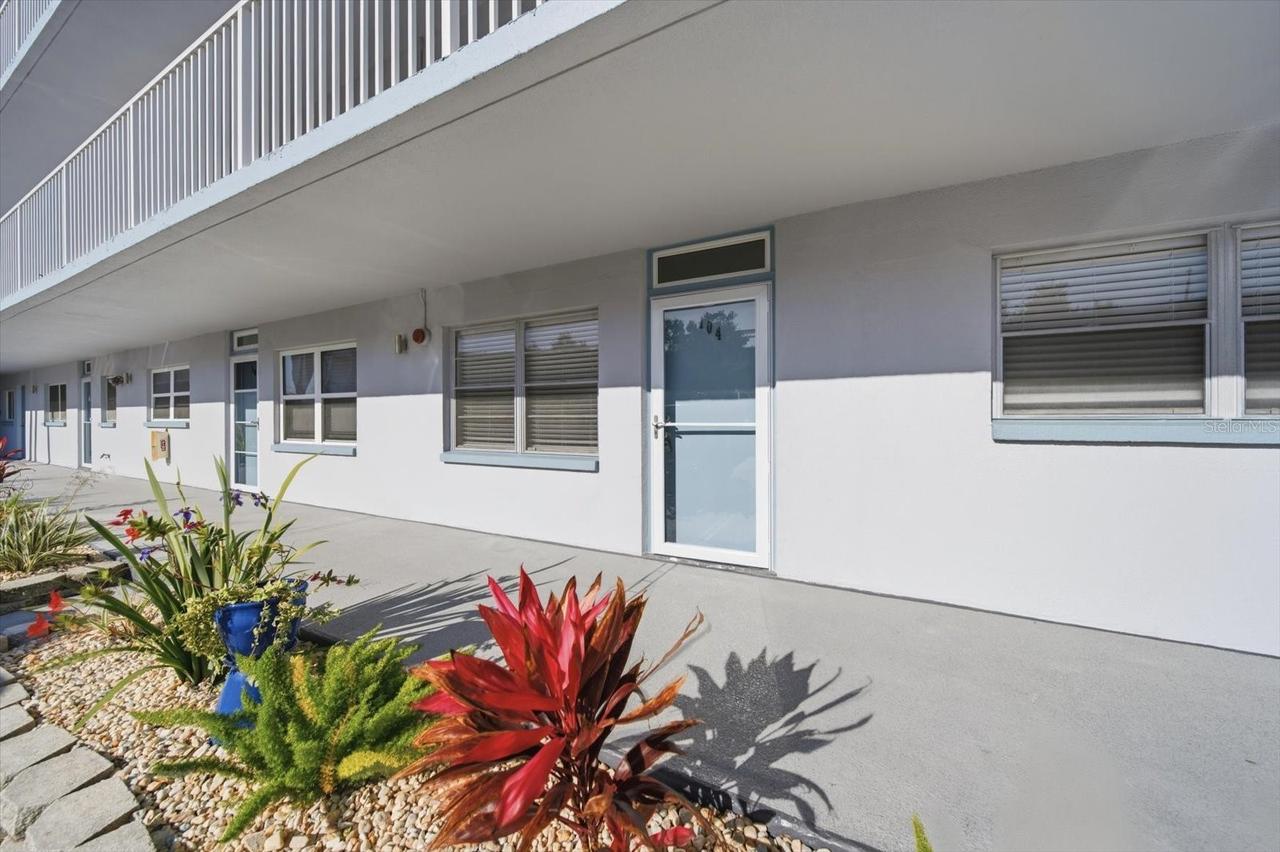 1868 Shore #104, South Pasadena, FL 33707