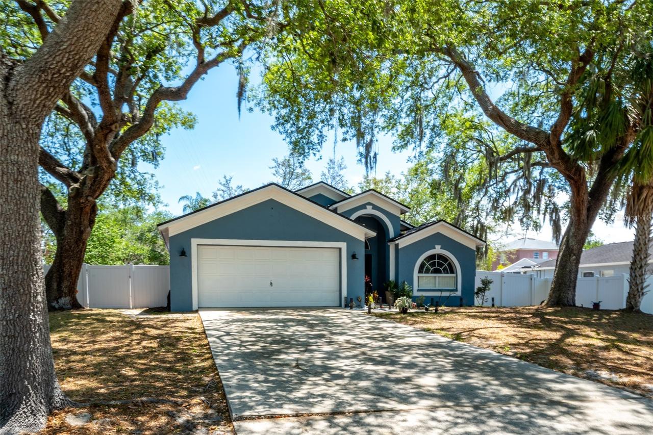 10727 Deepbrook Dr, Riverview, FL 33569
