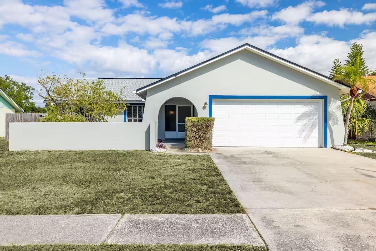 10017 86th St., Seminole, FL 33777