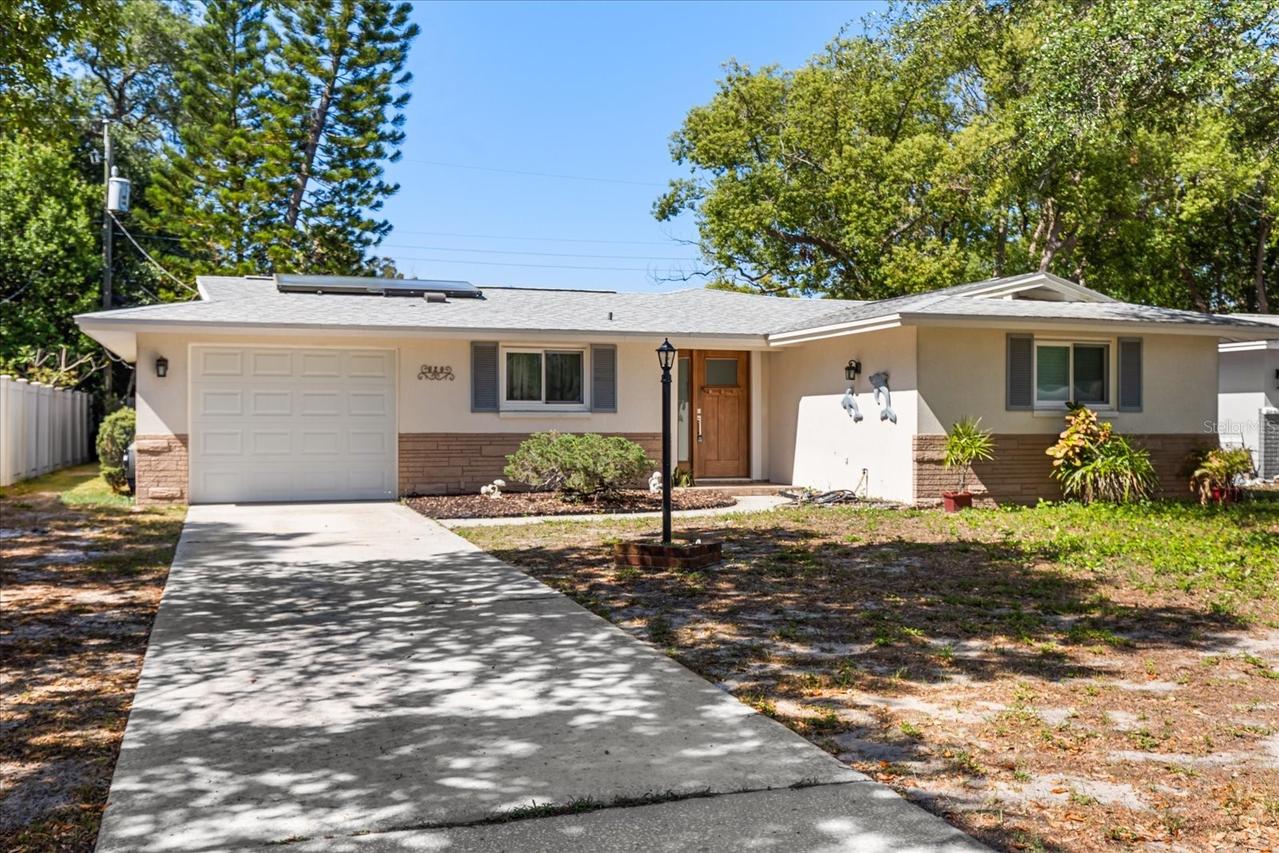 620 Jacaranda St., Dunedin, FL 34698