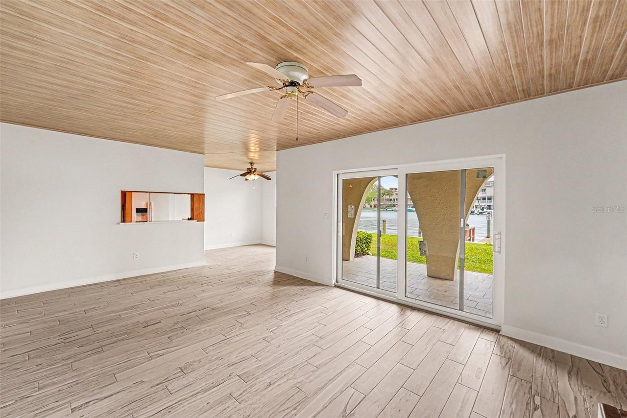 546 Plaza Seville Ct. #85, Treasure Island, FL 33706