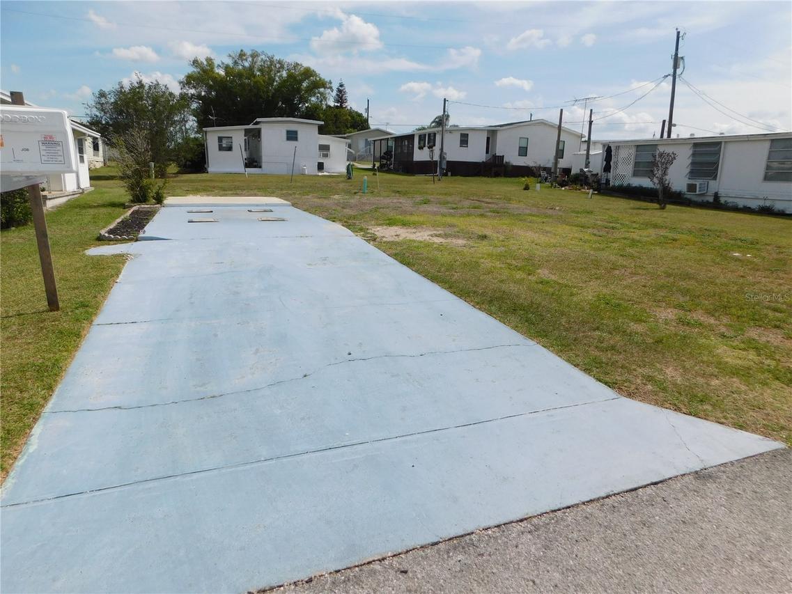 37804 Newal Ave., Zephyrhills, FL 33542