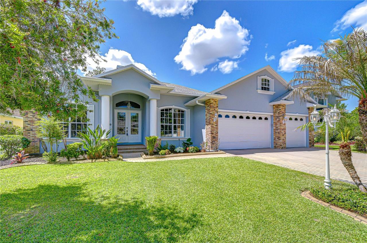 2228 Valrico Forest Dr., Valrico, FL 33594