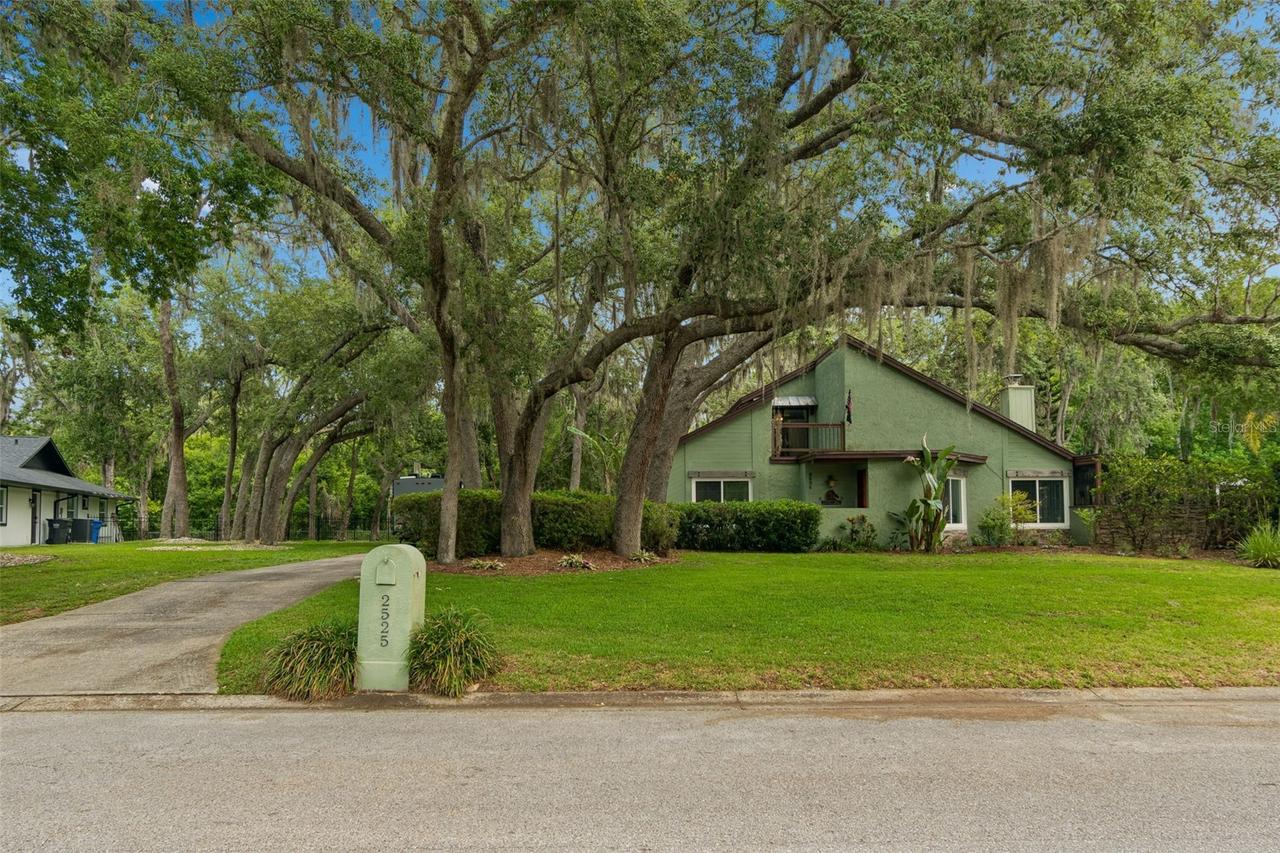 2525 Victarra Cir., Lutz, FL 33559