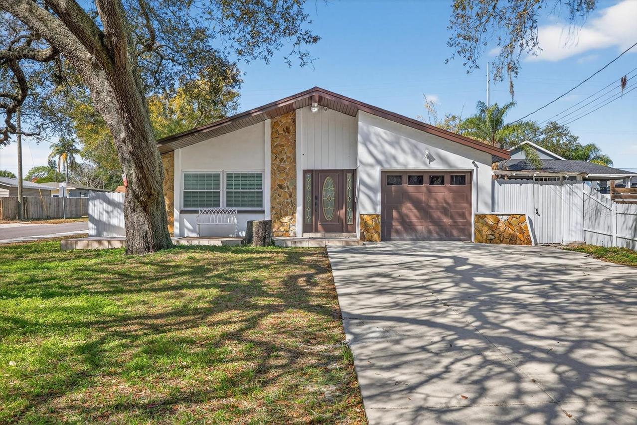 8902 N Hamner Ave., Tampa, FL 33604